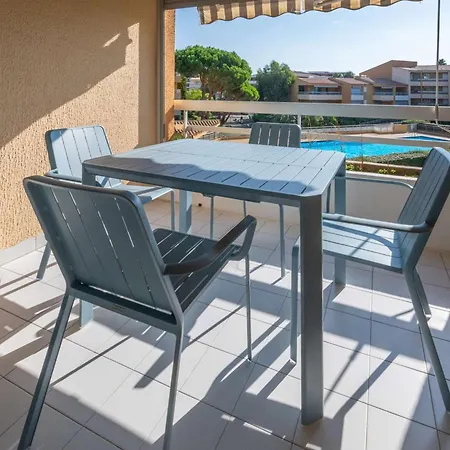 아파트 T2 Renove/piscine/clim/commerces