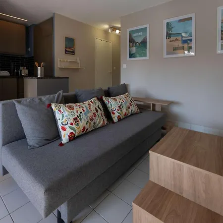 T2 Renove/piscine/clim/commerces Lägenhet *
