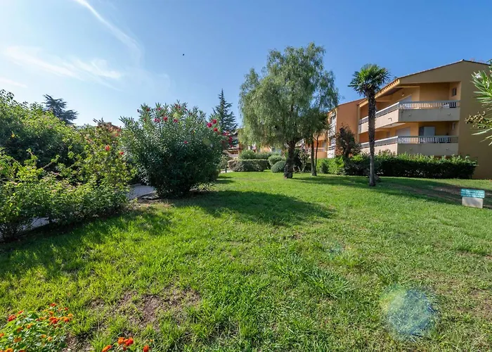 T2 Renove/piscine/clim/commerces Le Lavandou